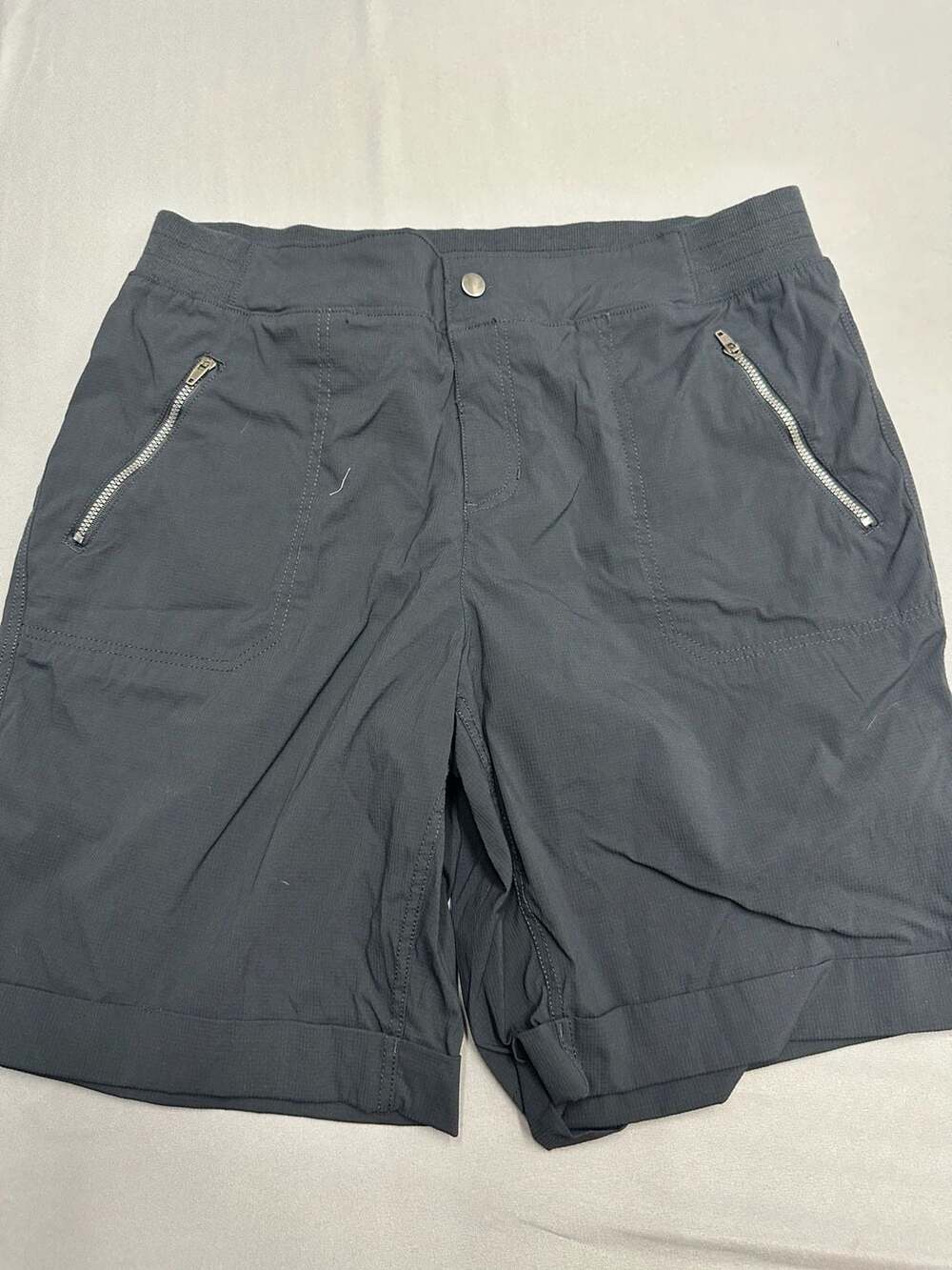 Te Verde Women's Athletic Performance Cuffed Shorts in Dark Gray Size XL